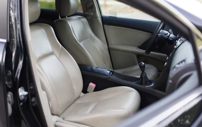 Toyota Avensis cena 22900 przebieg: 296000, rok produkcji 2010 z Kobyłka małe 352